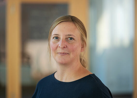 Portrait der Sekretariatsmitarbeiterin Barbara Göbel