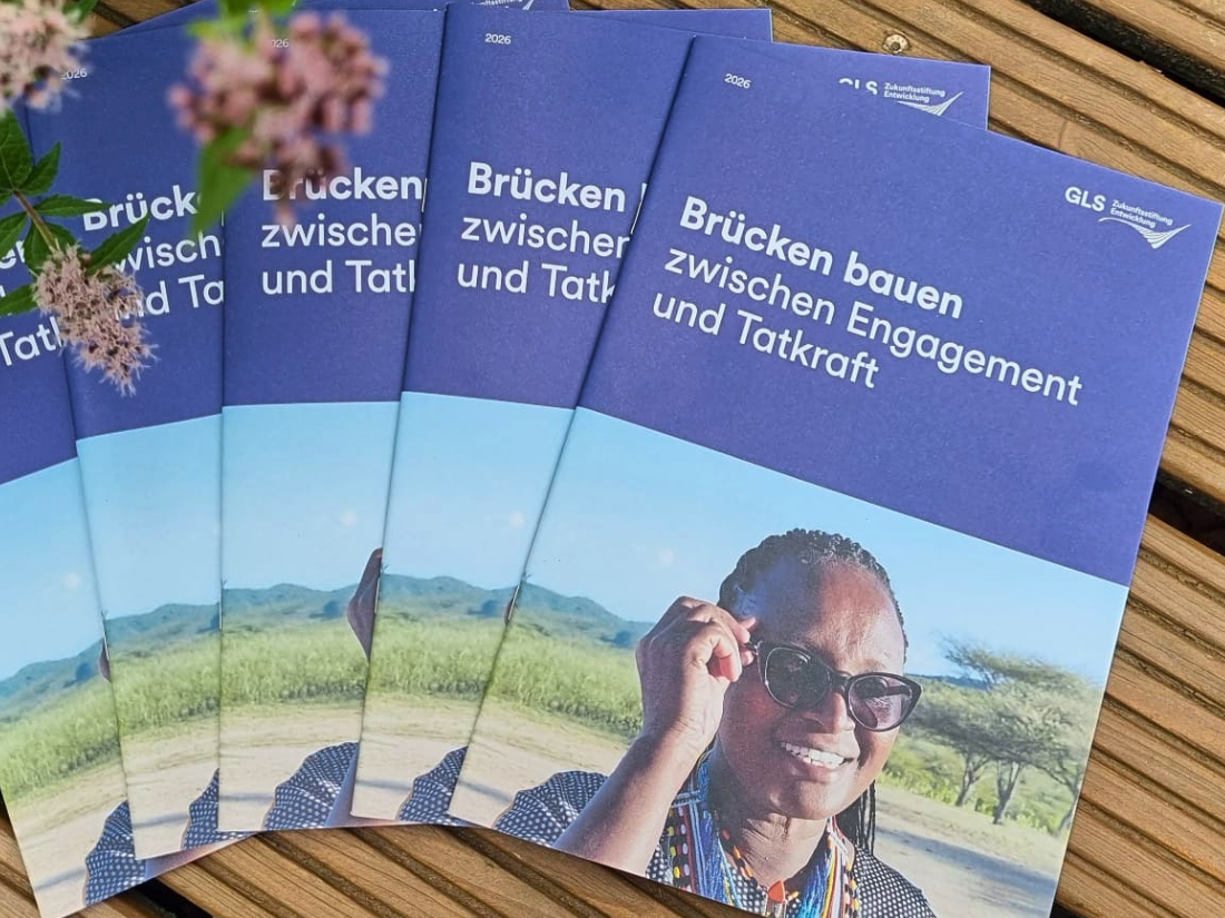 Neue Stiftungsbroschüre: Schulterblick in unsere Entwicklungszusammenarbeit