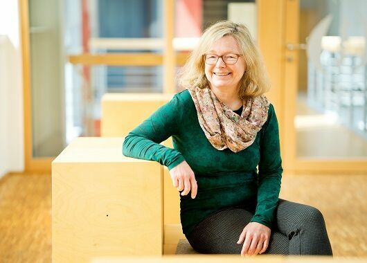 Portrait von Beate Oladeji, Mitarbeiterin aus dem Rechnungswesen