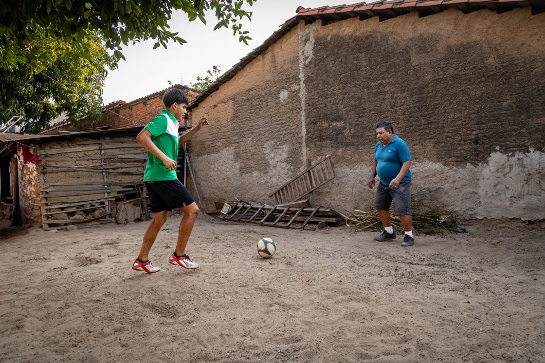 Porträt von Juan Daniel Roca Estrada, 15 Jahre alt, Schüler und Fußballspieler aus Santa Cruz.